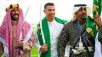 Cristiano Ronaldo Kenakan Gamis