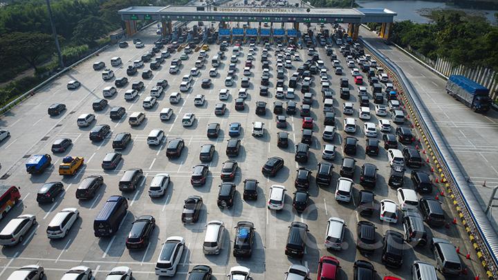 Lonjakan Kendaraan Lewat Tol MBZ