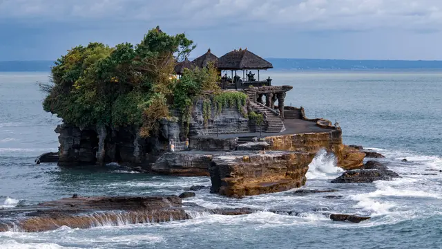 Media Asing Soroti Aturan Berpakaian Sopan dan Hormati Budaya bagi Wisatawan di Bali