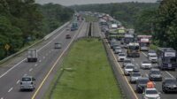 Puncak Arus Mudik: Polisi Terapkan One Way di Tol Semarang-Bawen