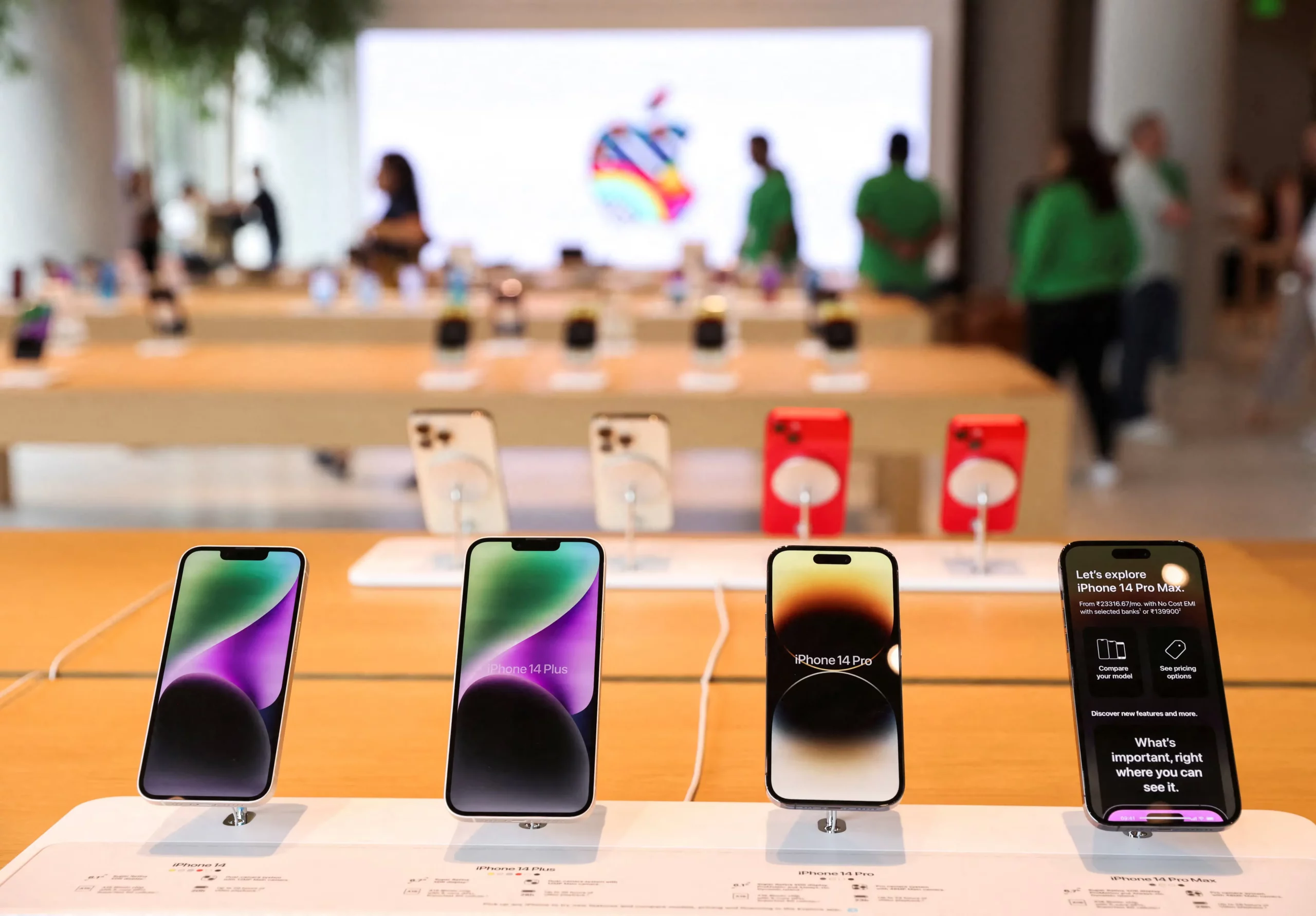Apple Kirim 600 Ton iPhone dari India ke AS untuk Hindari Tarif Impor Trump