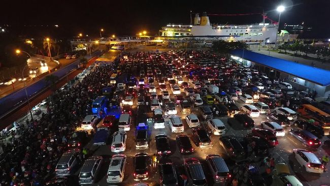 Puncak Arus Balik di Pelabuhan Bakauheni, ASDP Imbau Pemudik Tak Beli Tiket di Lokasi